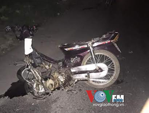 Đối đầu xe container, quái xế nhập viện trong đêm